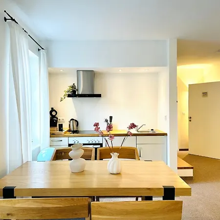 Linden Apartment- 4 Personen- Waschmaschine- Parkplatz شقة *