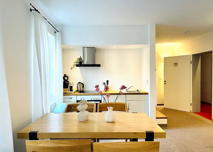 Linden Apartment- 4 Personen- Waschmaschine- Parkplatz Apartment *